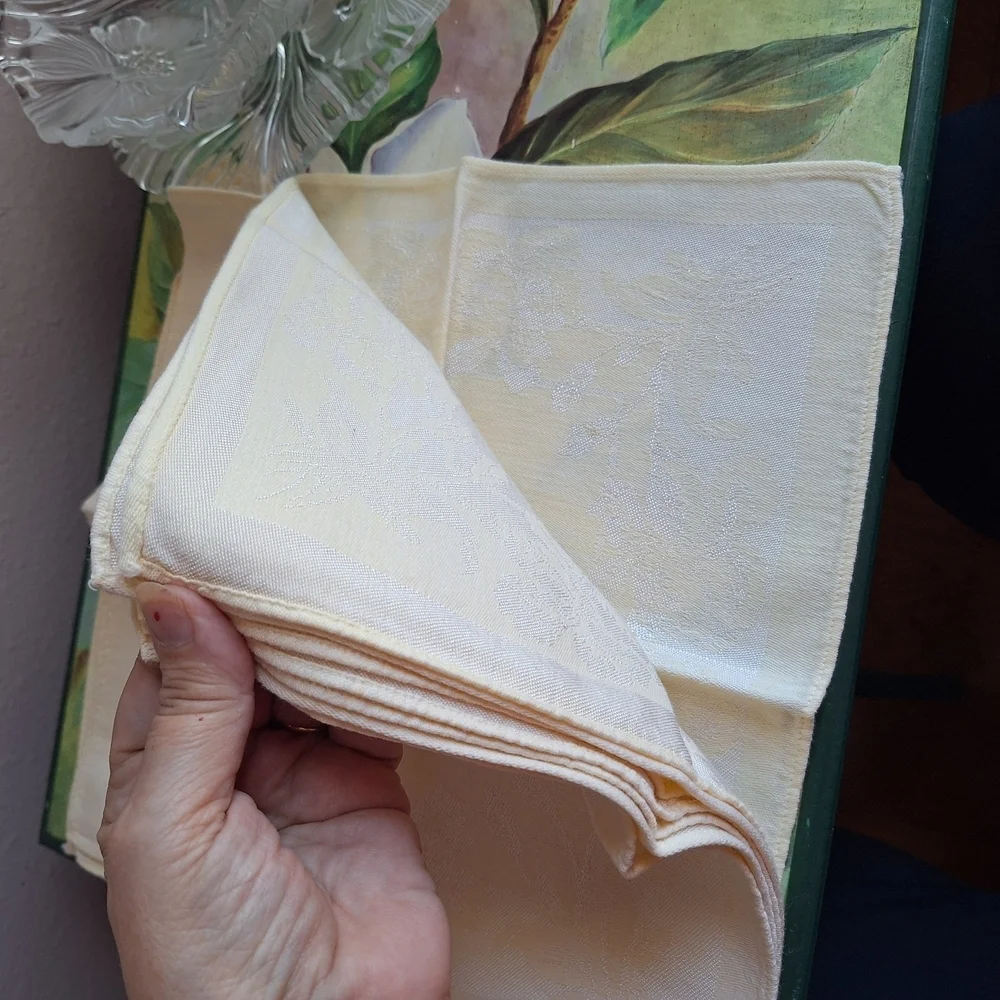 Damask Set of 8 Cream Floral Cloth Napkins